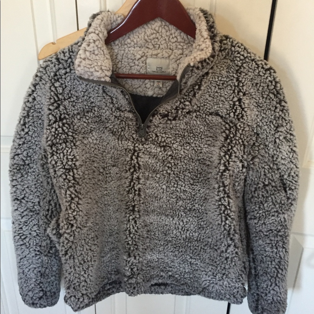 Fuzzy two-tone Pullover.
